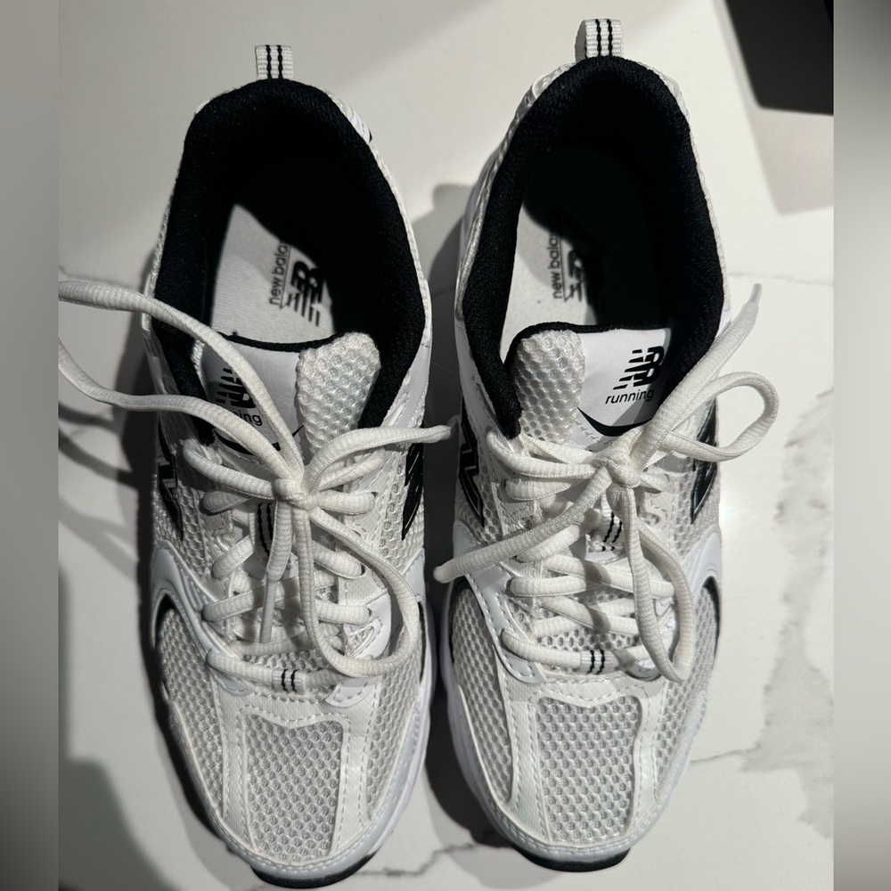 NEW BALANCE 530 Black & White